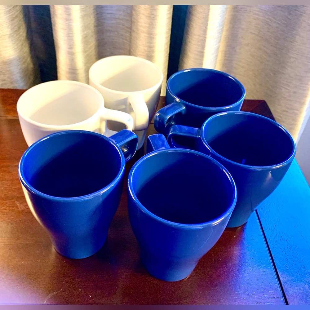 IKEA Färgrik Stacking Coffee Cup/Mug Set; 4 Cobalt Blue and 2 White.